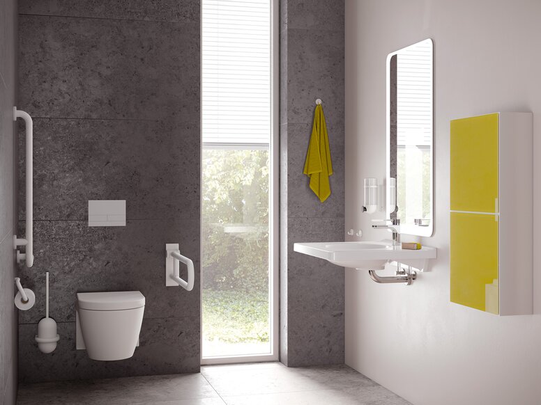 Salle de bain sans barrière avec lavabo et WC équipé de HEWI Série 477/801 blanc de signalisation mat | © HEWI Barrierefreies Bad Signalweiß matt 