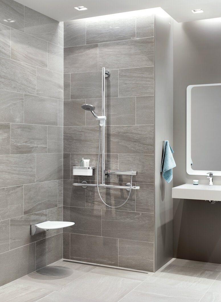 Douche et lavabo HEWI Douches et lavabos pour les établissements de soins